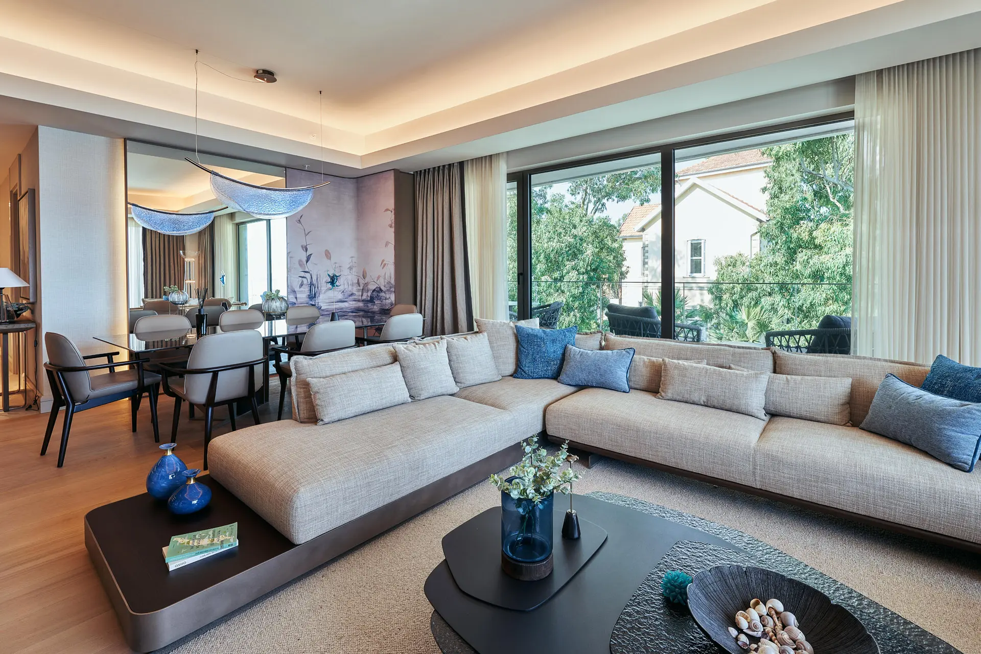 Örnek dairede salon ve yemek alanı